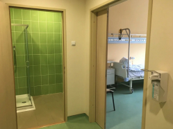 палата и душевая в гинекологическом отделении